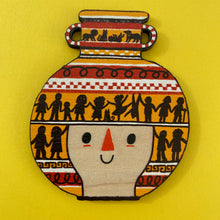 Amphora brooch