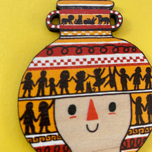 Amphora brooch