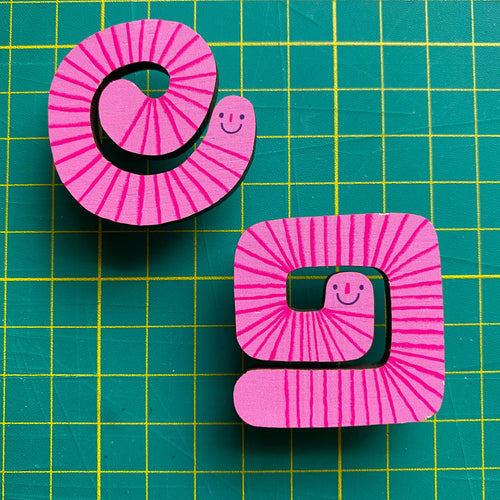 Wiggle Worm pin badge