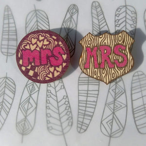 SALE - Mr & Mrs wooden circular badges card